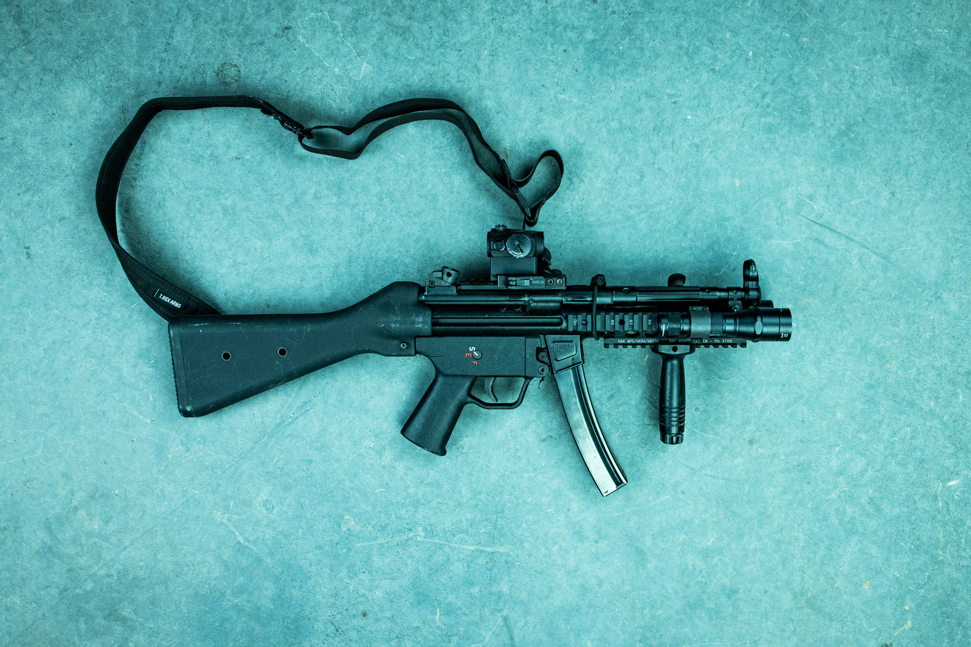 MP5  w/Solid Stock & Tac Light 